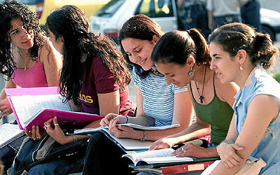 Bono Mujeres para estudiantes de Universidad: quiénes pueden recibir el bono